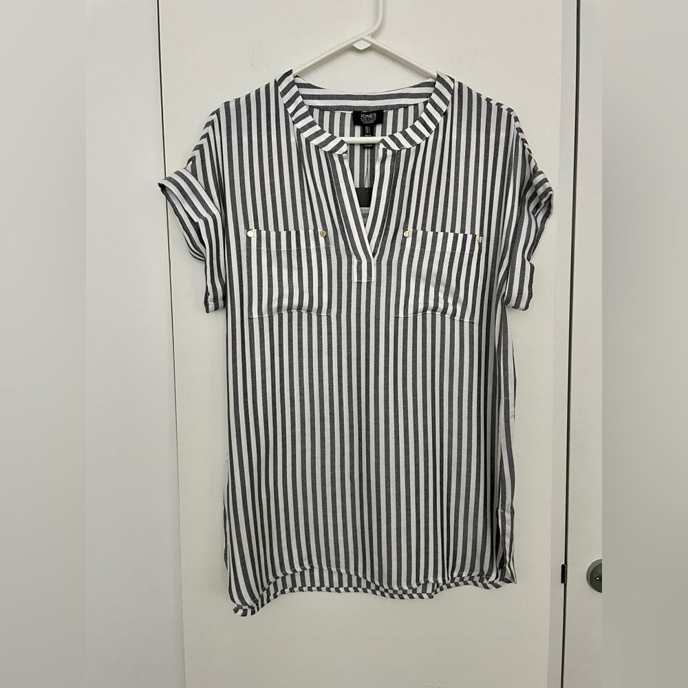 NWT Jones New York Black & White Vertical Stripe Split-Neck Shirt Women’s Size S
